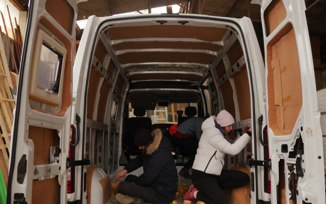 Isolation Van Aménagé : Choisir les Meilleurs Matériaux et Tutoriel