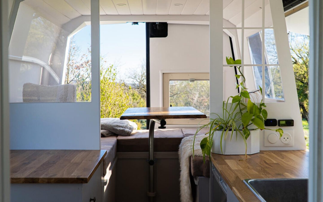 Bien choisir son bois pour l’aménagement de van : Contreplaqué, OSB, Chêne et Lambris