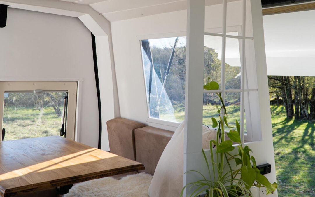 Faire un Lit Convertible en Van Aménagé : Confort et Praticité en Voyage