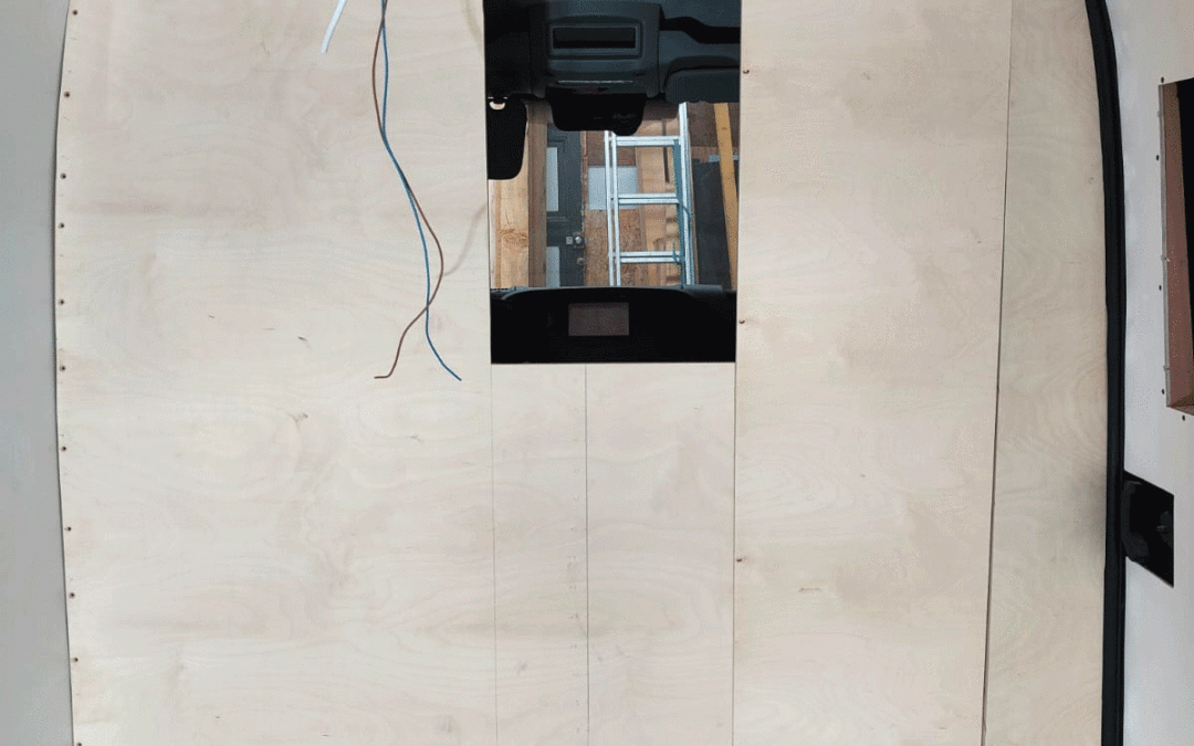 Comment Installer une Cloison de Séparation dans un Fourgon Aménagé – Tutoriel Complet