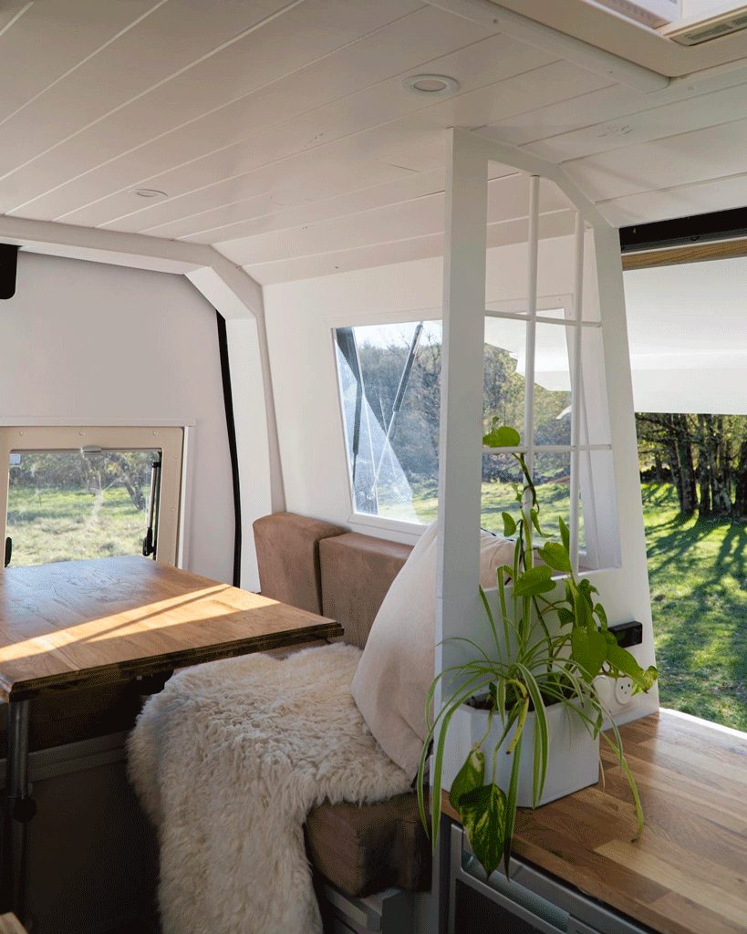 lit peigne van aménagé